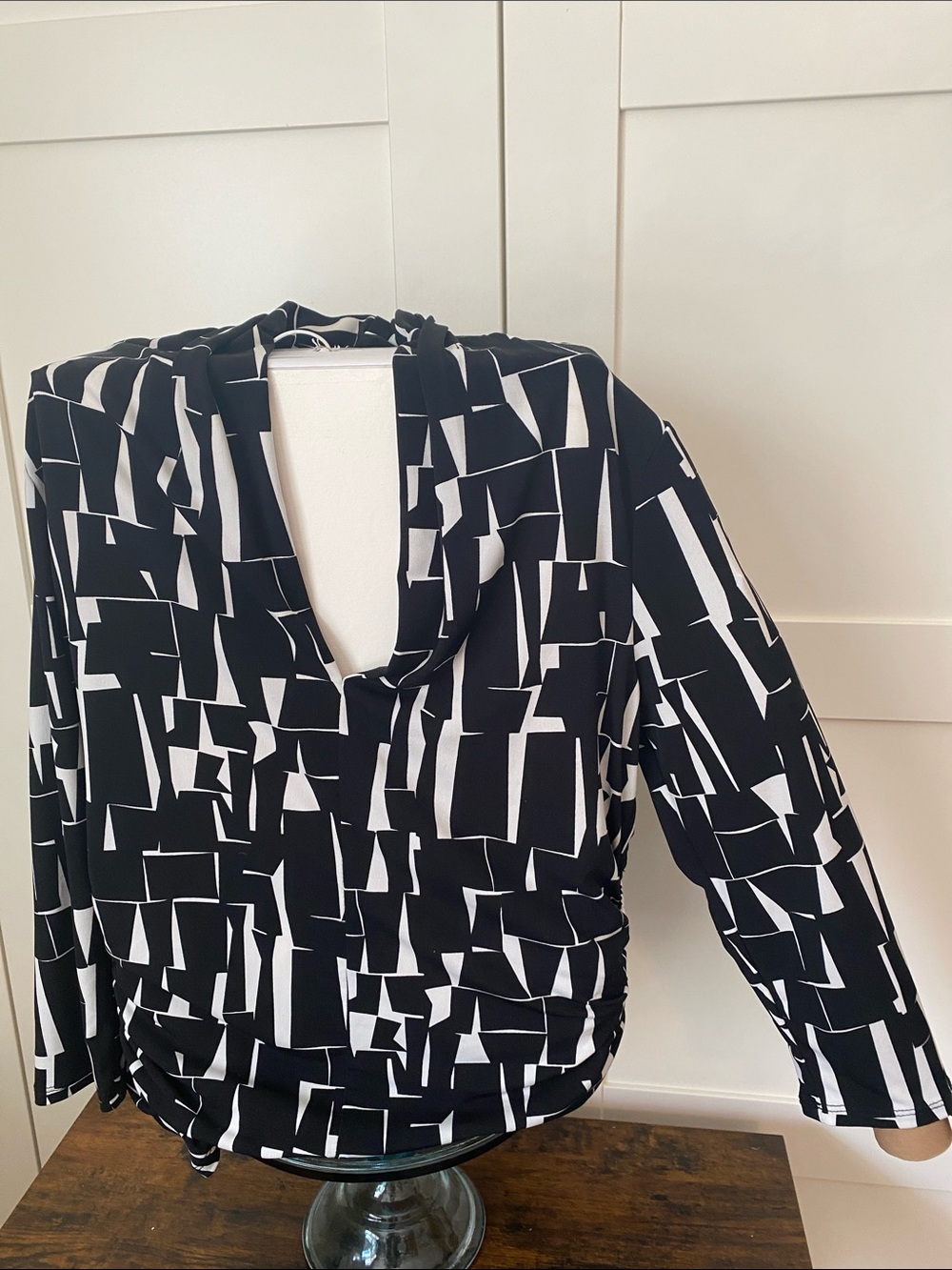 Black and White Geometric Blouse M Vince Camuto